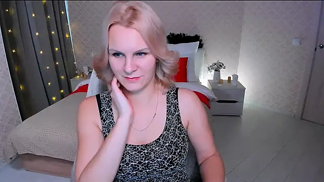 Snapshot of Louisa_Bay chatting on December 30, 7:59 am Louisa Bay online show from December 30, 7:59 am