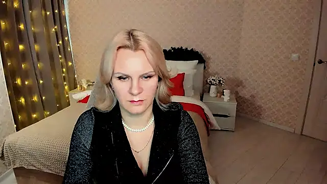 Snapshot of Louisa_Bay chatting on January 15, 7:48 am Louisa Bay online show from January 15, 7:48 am