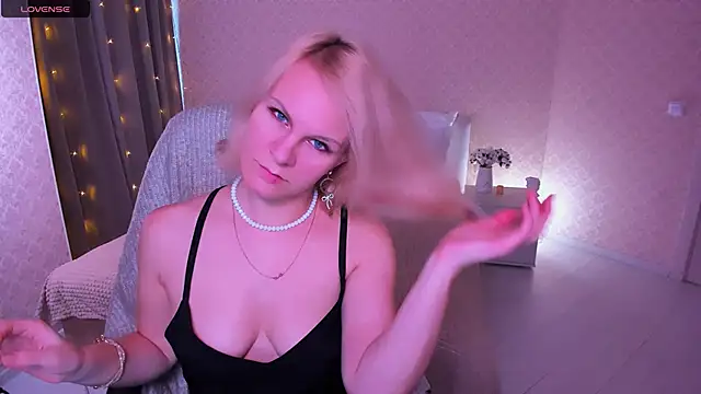 Snapshot of Louisa_Bay chatting on January 24, 7:51 am Louisa Bay online show from January 24, 7:51 am