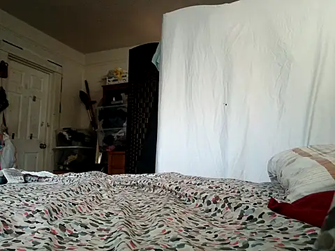 Snapshot of DevinToore chatting on October 10, 3:22 pm DevinToore online show from October 10, 3:22 pm