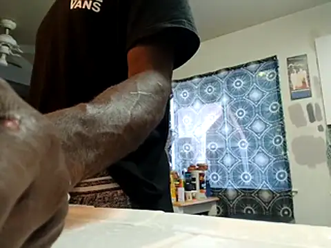 Snapshot of DevinToore chatting on October 27, 8:24 pm DevinToore online show from October 27, 8:24 pm