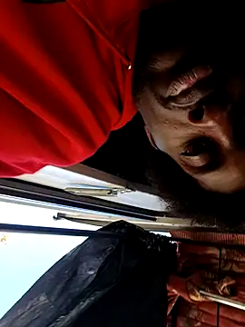 Snapshot of DevinToore chatting on October 29, 8:10 pm DevinToore online show from October 29, 8:10 pm