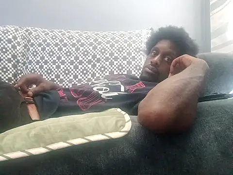 Snapshot of DevinToore chatting on November 6, 7:37 pm DevinToore online show from November 6, 7:37 pm