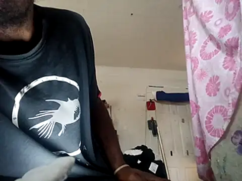 Snapshot of DevinToore chatting on November 29, 6:00 pm DevinToore online show from November 29, 6:00 pm