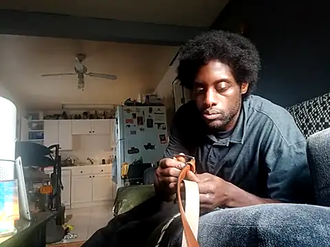 Snapshot of DevinToore chatting on December 3, 6:06 pm DevinToore online show from December 3, 6:06 pm