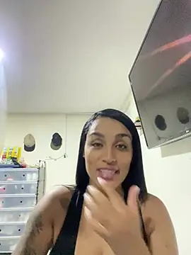 Snapshot of KatalinnaBrown chatting on July 11, 11:50 pm KatalinnaBrown online show from July 11, 11:50 pm
