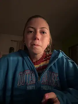 Snapshot of emilycoco chatting on March 28, 5:29 am emilycoco online show from March 28, 5:29 am
