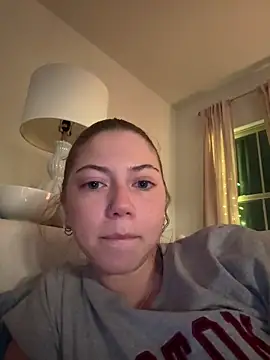 Snapshot of emilycoco chatting on April 19, 4:01 am emilycoco online show from April 19, 4:01 am