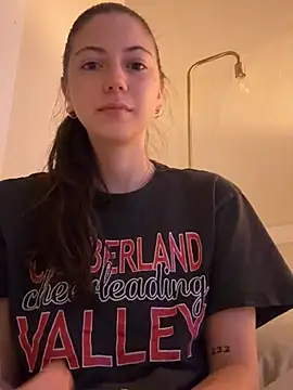Snapshot of emilycoco chatting on May 10, 1:44 am emilycoco online show from May 10, 1:44 am