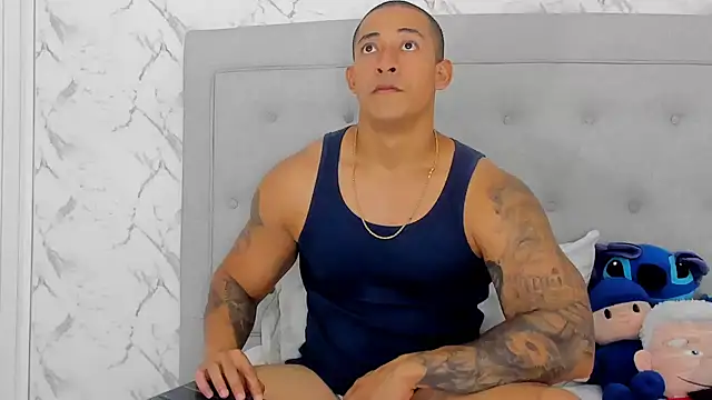 luigiferrara online show from November 16, 8:14 pm