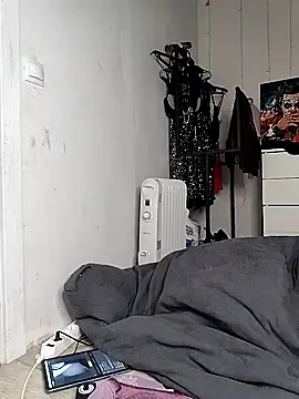 Lola Hale online show from February 9, 9:06 pm