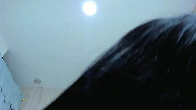 Mia Oxford online show from December 3, 5:45 pm