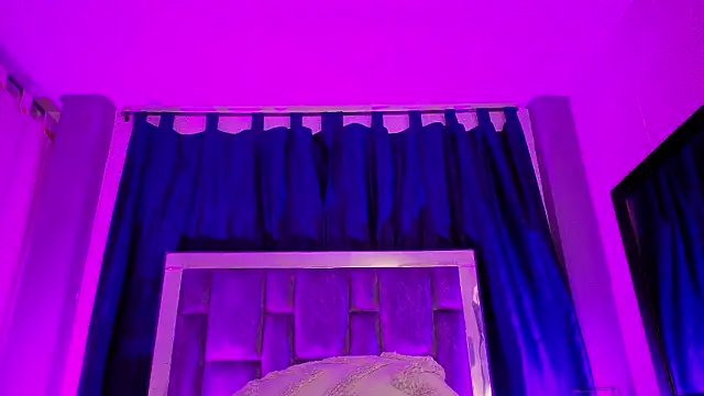 Mia Oxford online show from January 18, 2:32 pm