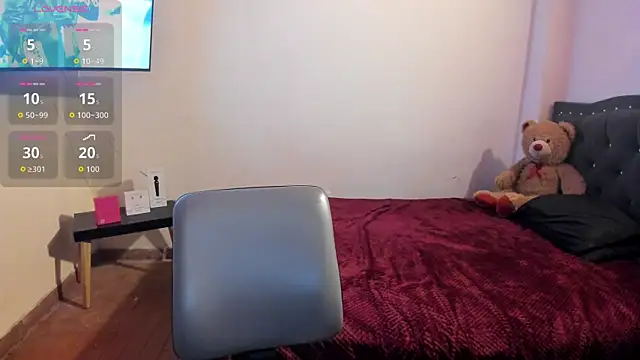 Sofi F w online show from April 9, 3:17 pm