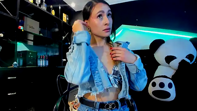 Coral Gibson online show from March 7, 12:23 pm