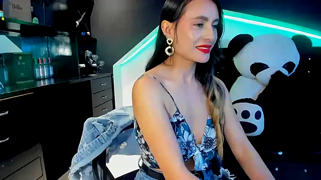 Coral Gibson online show from March 7, 3:28 pm