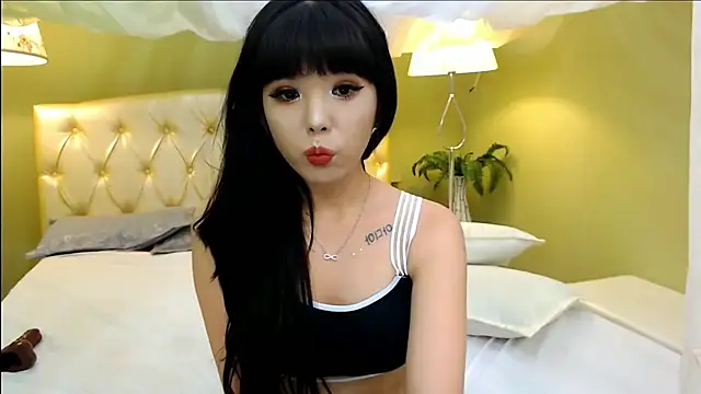 Snapshot of lilzannye chatting on October 19, 7:58 pm lilzannye online show from October 19, 7:58 pm