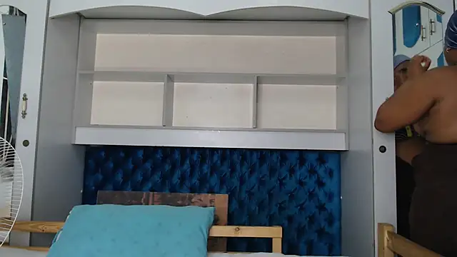 Snapshot of Zeeyonce696 chatting on December 5, 6:44 pm Zeeyonce696 online show from December 5, 6:44 pm