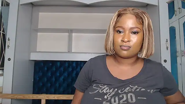 Snapshot of Zeeyonce696 chatting on January 16, 6:27 pm Zeeyonce696 online show from January 16, 6:27 pm