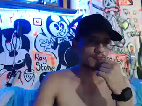 Snapshot of roystonee01 chatting on September 18, 1:18 am roystonee01 online show from September 18, 1:18 am