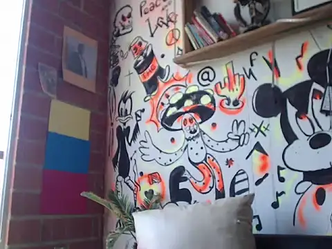 Snapshot of roystonee01 chatting on September 22, 5:37 pm roystonee01 online show from September 22, 5:37 pm