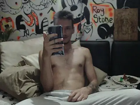 Snapshot of roystonee01 chatting on September 27, 2:27 am roystonee01 online show from September 27, 2:27 am