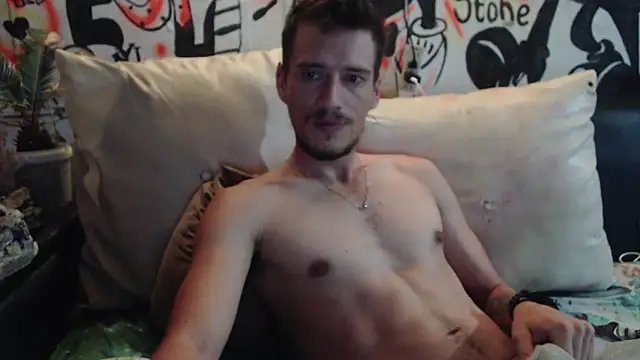 Snapshot of roystonee01 chatting on October 16, 10:27 am roystonee01 online show from October 16, 10:27 am