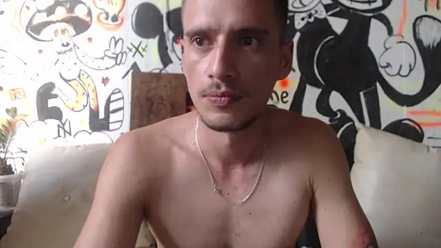 Snapshot of roystonee01 chatting on November 9, 11:19 am roystonee01 online show from November 9, 11:19 am