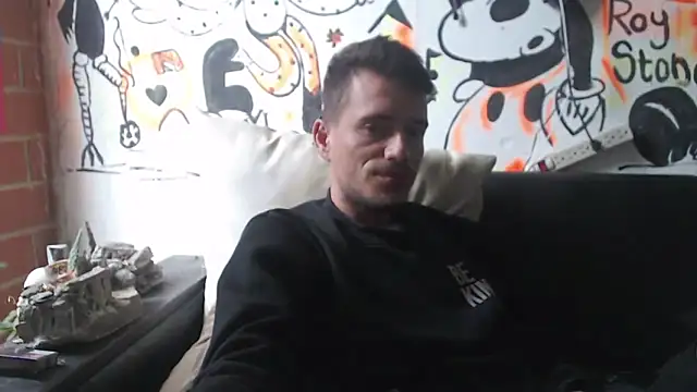 roystonee01 online show from December 22, 1:19 pm