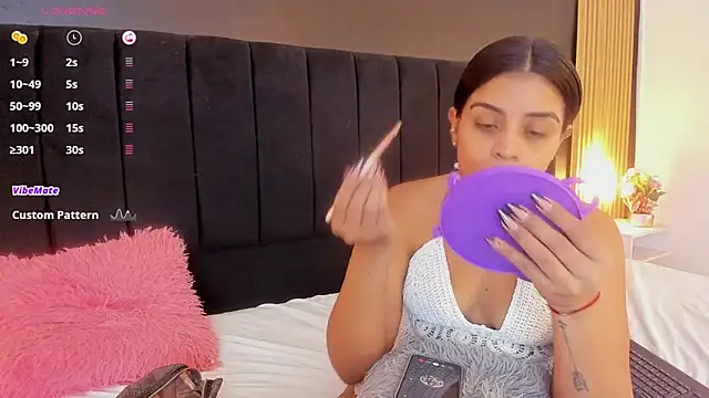 Snapshot of sweetsofia18 chatting on December 13, 10:15 pm sweetsofia18 online show from December 13, 10:15 pm