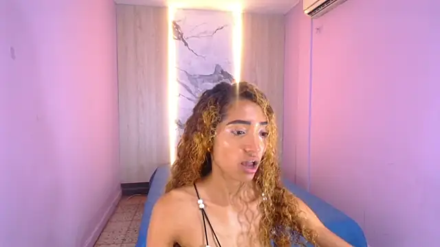 Snapshot of Charlotte_Love10 chatting on January 21, 11:46 am Charlotte Love10 online show from January 21, 11:46 am
