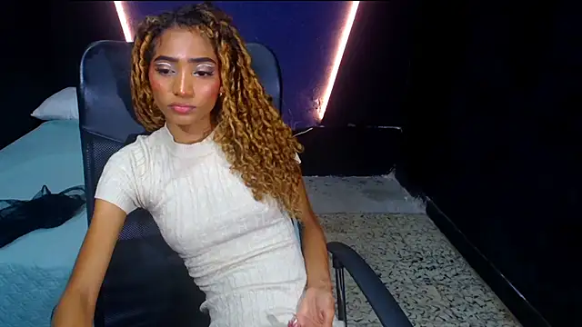 Snapshot of Charlotte_Love10 chatting on January 26, 3:48 am Charlotte Love10 online show from January 26, 3:48 am