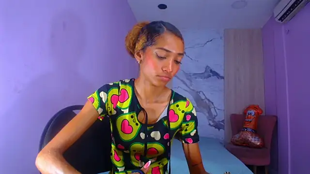 Snapshot of Charlotte_Love10 chatting on February 5, 3:09 pm Charlotte Love10 online show from February 5, 3:09 pm