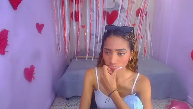 Snapshot of Charlotte_Love10 chatting on February 9, 11:47 am Charlotte Love10 online show from February 9, 11:47 am