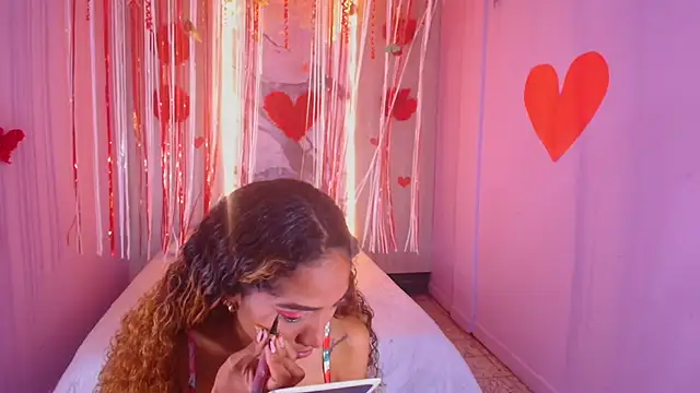 Snapshot of Charlotte_Love10 chatting on February 14, 12:14 pm Charlotte Love10 online show from February 14, 12:14 pm
