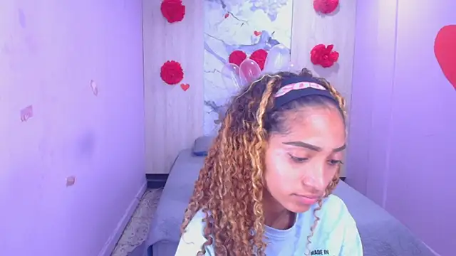 Snapshot of Charlotte_Love10 chatting on February 20, 10:37 am Charlotte Love10 online show from February 20, 10:37 am