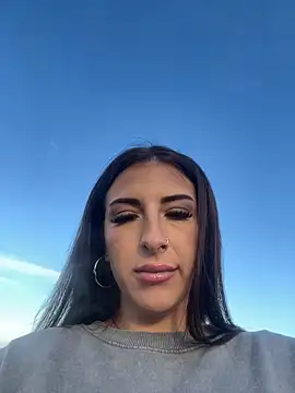 Snapshot of SashaBelle_ chatting on November 13, 6:12 am SashaBelle online show from November 13, 6:12 am