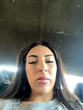 Snapshot of SashaBelle_ chatting on November 22, 7:18 am SashaBelle online show from November 22, 7:18 am