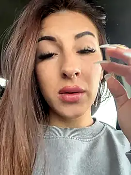 Snapshot of SashaBelle_ chatting on November 26, 7:20 am SashaBelle online show from November 26, 7:20 am