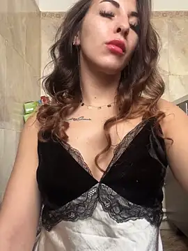 Snapshot of SashaBelle_ chatting on December 4, 8:01 am SashaBelle online show from December 4, 8:01 am