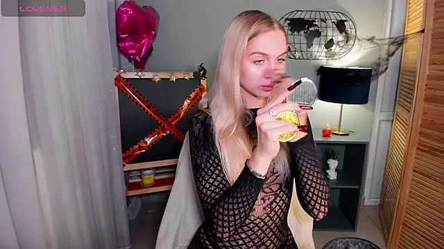 Snapshot of Aria69Stars chatting on October 26, 3:51 pm Aria69Stars online show from October 26, 3:51 pm