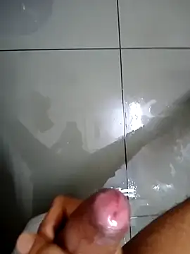 Snapshot of naughtiestdaddy chatting on December 15, 5:02 am naughtiestdaddy online show from December 15, 5:02 am