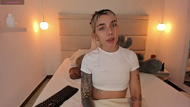 Mollymoon1 online show from November 27, 7:49 pm