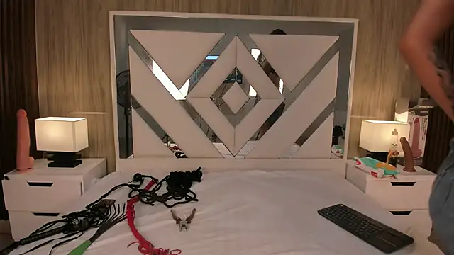 ValentinaThomas online show from October 4, 7:12 pm