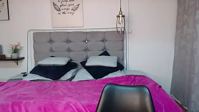 Brown Pearl online show from December 14, 6:52 pm