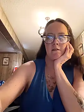 Snapshot of TheGoldenLotus chatting on April 13, 3:34 am TheGoldenLotus online show from April 13, 3:34 am