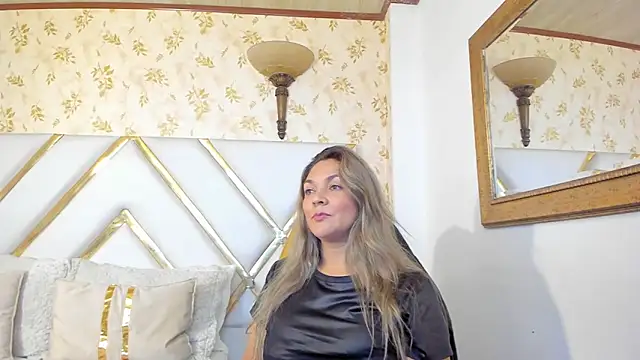 Snapshot of MalorySweet chatting on June 24, 1:10 pm MalorySweet online show from June 24, 1:10 pm