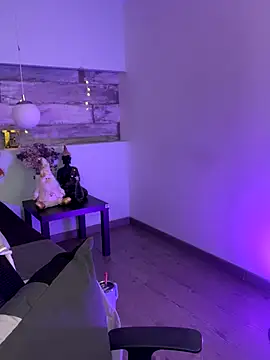 Snapshot of Alisha-Bond chatting on December 2, 3:04 am Alisha-Bond online show from December 2, 3:04 am