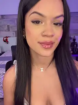 Snapshot of Alisha-Bond chatting on December 3, 2:25 am Alisha-Bond online show from December 3, 2:25 am