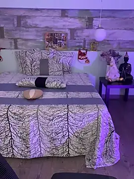 Snapshot of Alisha-Bond chatting on December 8, 1:35 am Alisha-Bond online show from December 8, 1:35 am